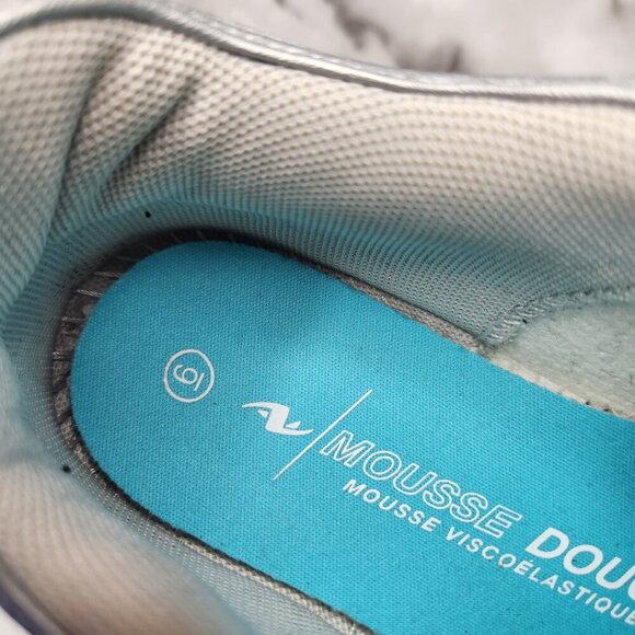 ATHLETIC WORKS WOMENS SIZE 6 BLUE AND GREY MEMORY FOAM SNEAKERS - Picture 10 of 15